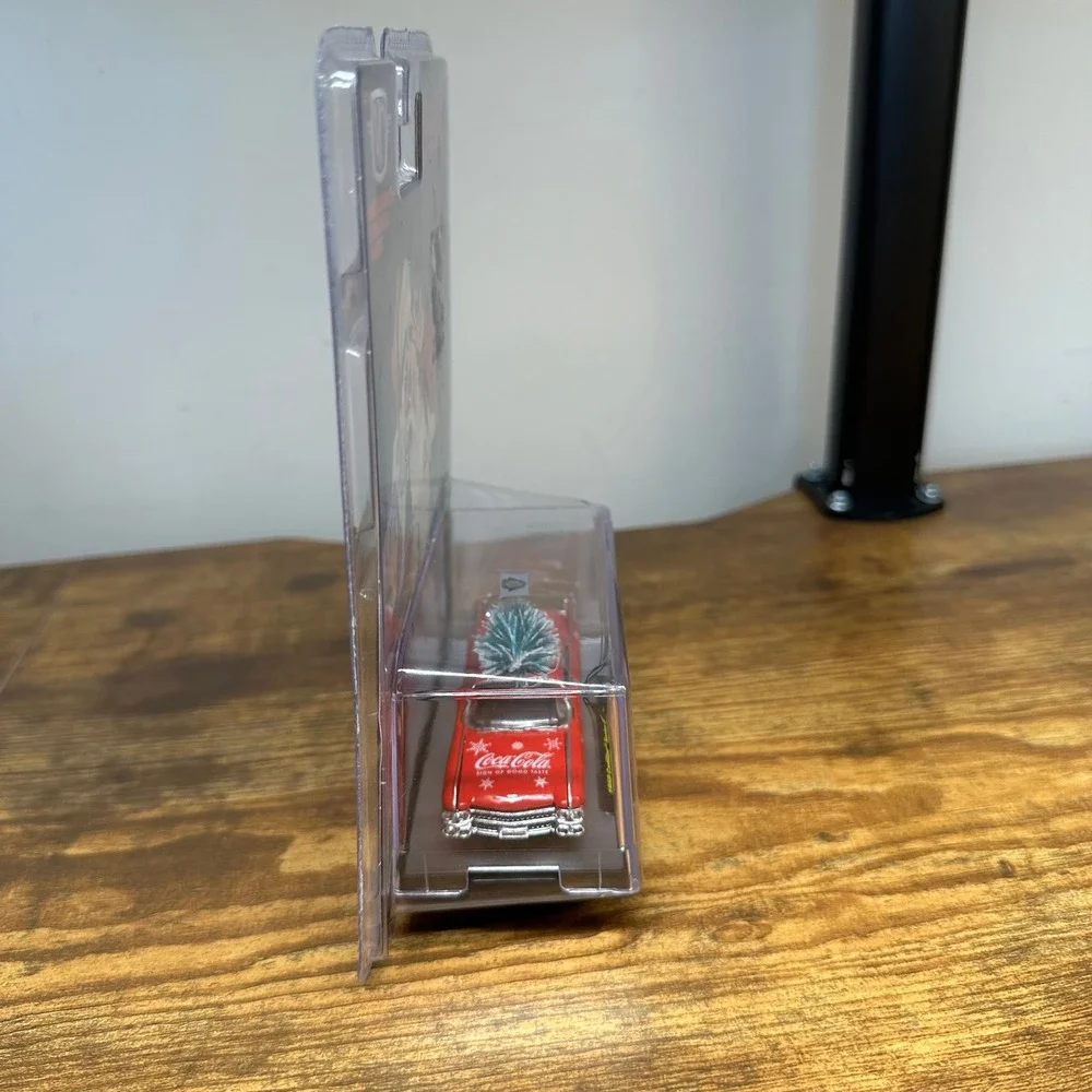 NEW M2 Machines Coca-Cola 1959 Cadillac Series 62 Christmas Limited Edition 1:64